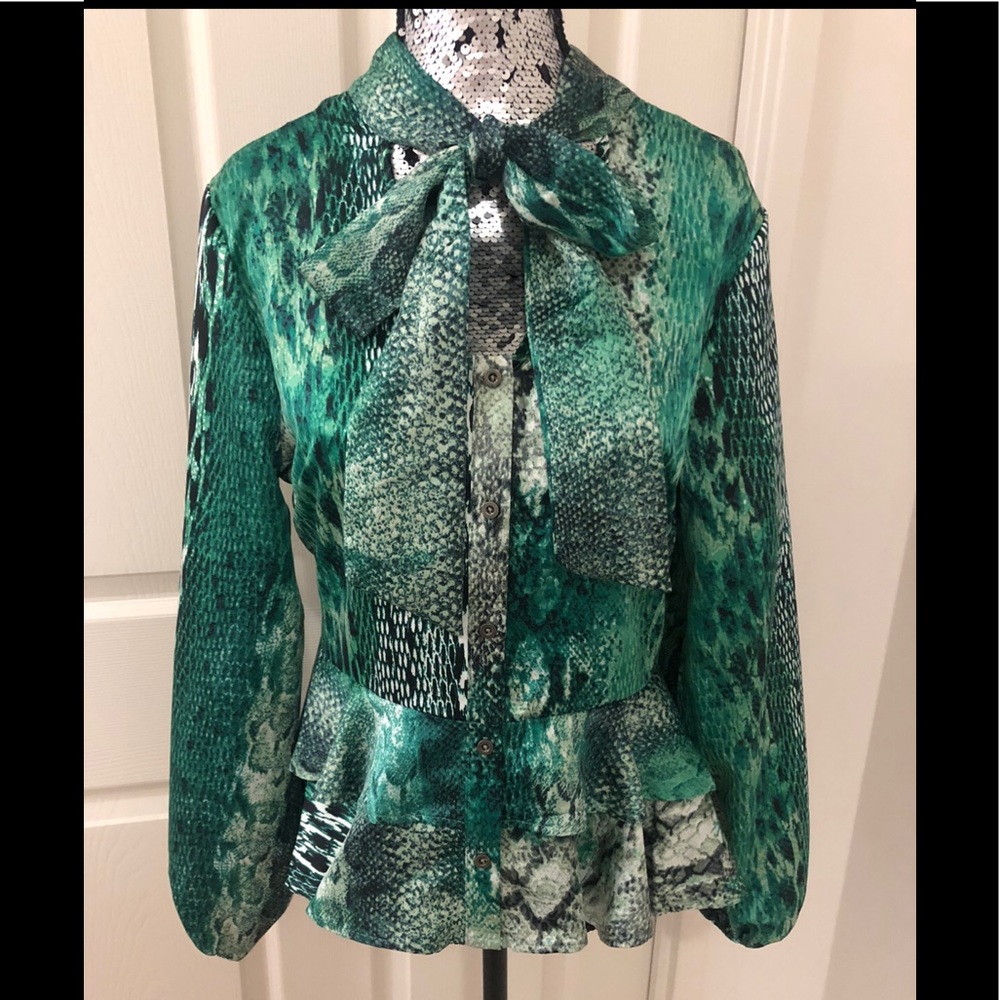 Snakeskin Print Buttoned Bow tie Blouse with Ruffled Hemline